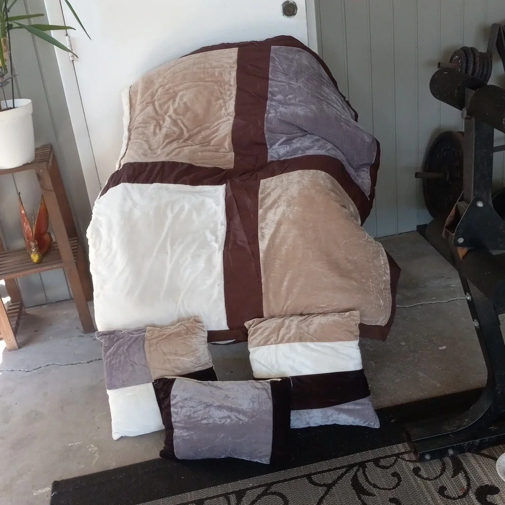 Queen Velvet Comforter Set in Neutral Tones